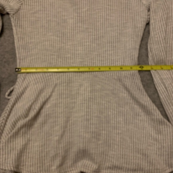 Cute Crossover Style with Decorative Tie - Picture 7 of 8